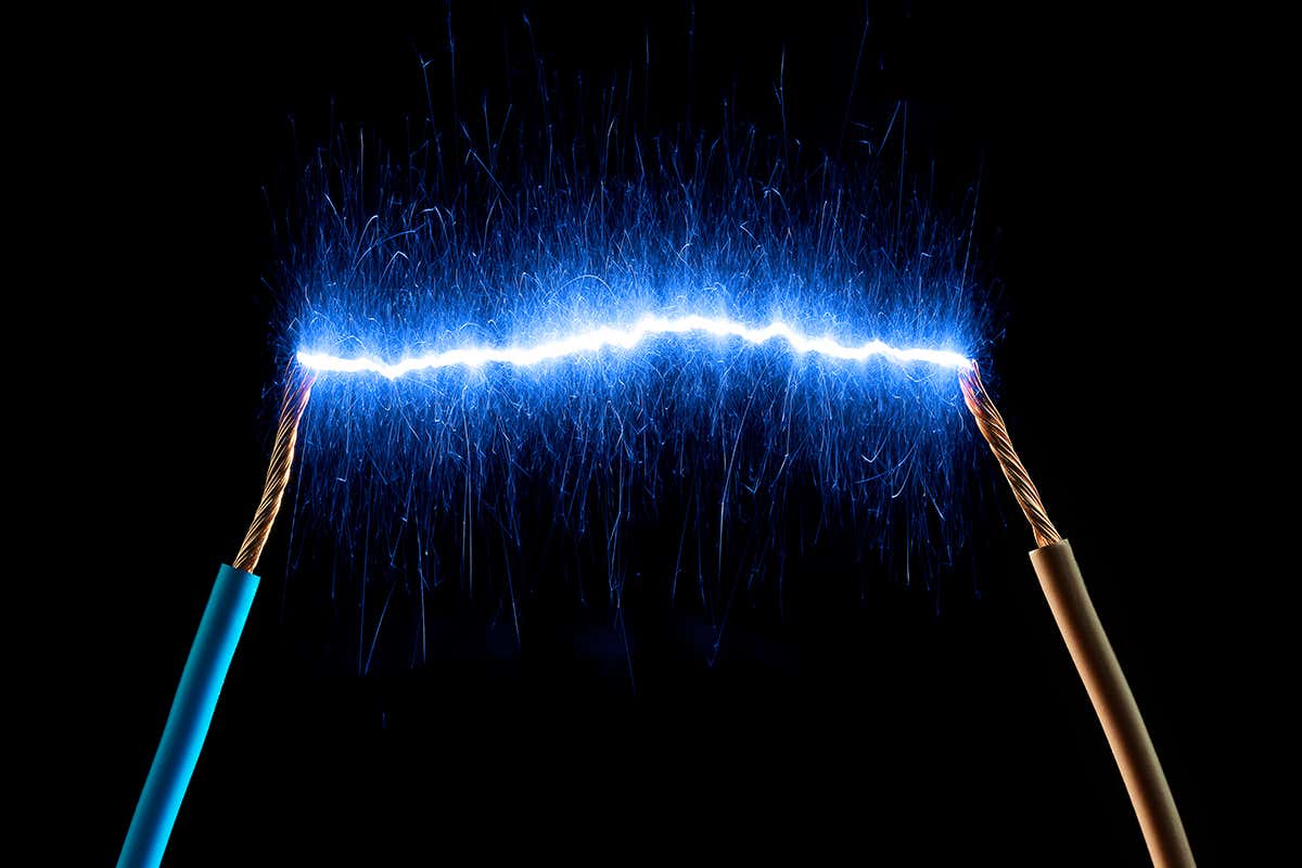 Electrodynamics: Electric and Magnetic Fields cou_202503300